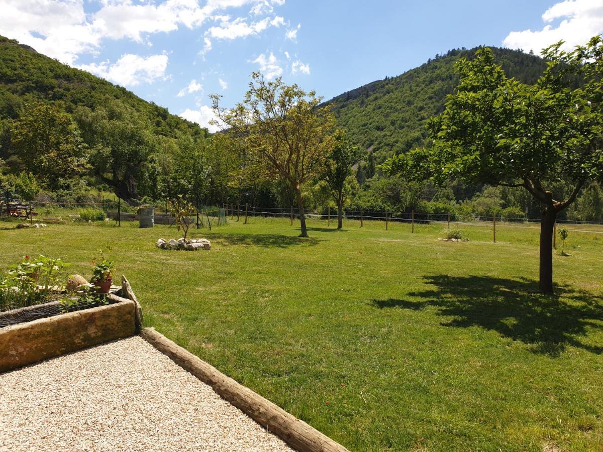 Mas De Reilhanette Montbrun-les-Bains Exterior foto